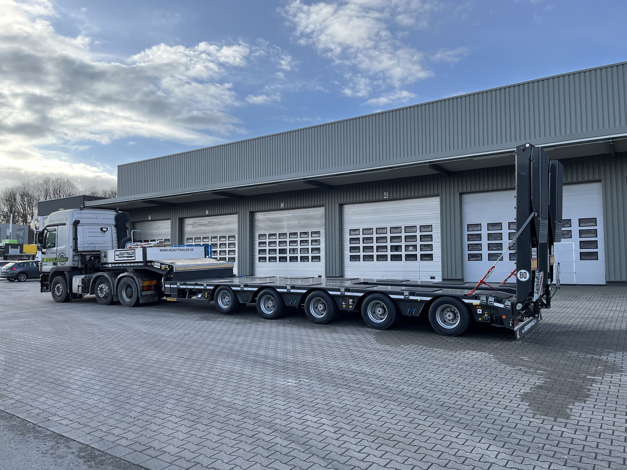 FAYMONVILLE 5-Achs-Tele-Semi mit Halbachsen "Twinaxle" und hydr. Rampen Auflieger - عربة منخفضة مسطحة نصف مقطورة: صورة 1 FAYMONVILLE 5-Achs-Tele-Semi mit Halbachsen "Twinaxle" und hydr. Rampen Auflieger - عربة منخفضة مسطحة نصف مقطورة: صورة 1