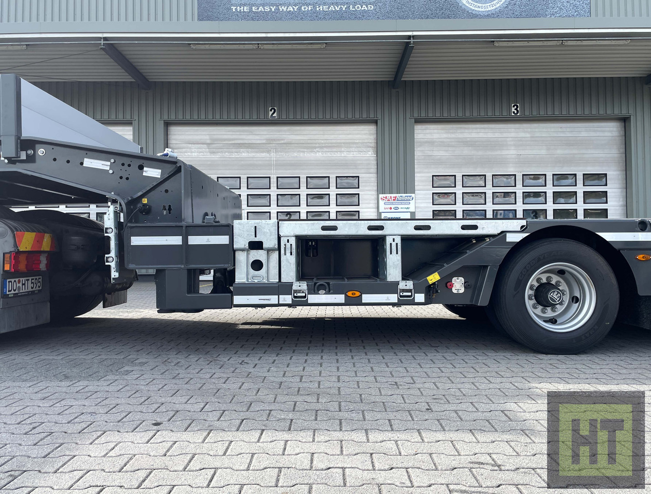 Faymonville 4-(2+2)-Achs-Tele-Semi m. Radmulden u. Rampen - عربة منخفضة مسطحة نصف مقطورة: صورة 3 Faymonville 4-(2+2)-Achs-Tele-Semi m. Radmulden u. Rampen - عربة منخفضة مسطحة نصف مقطورة: صورة 3