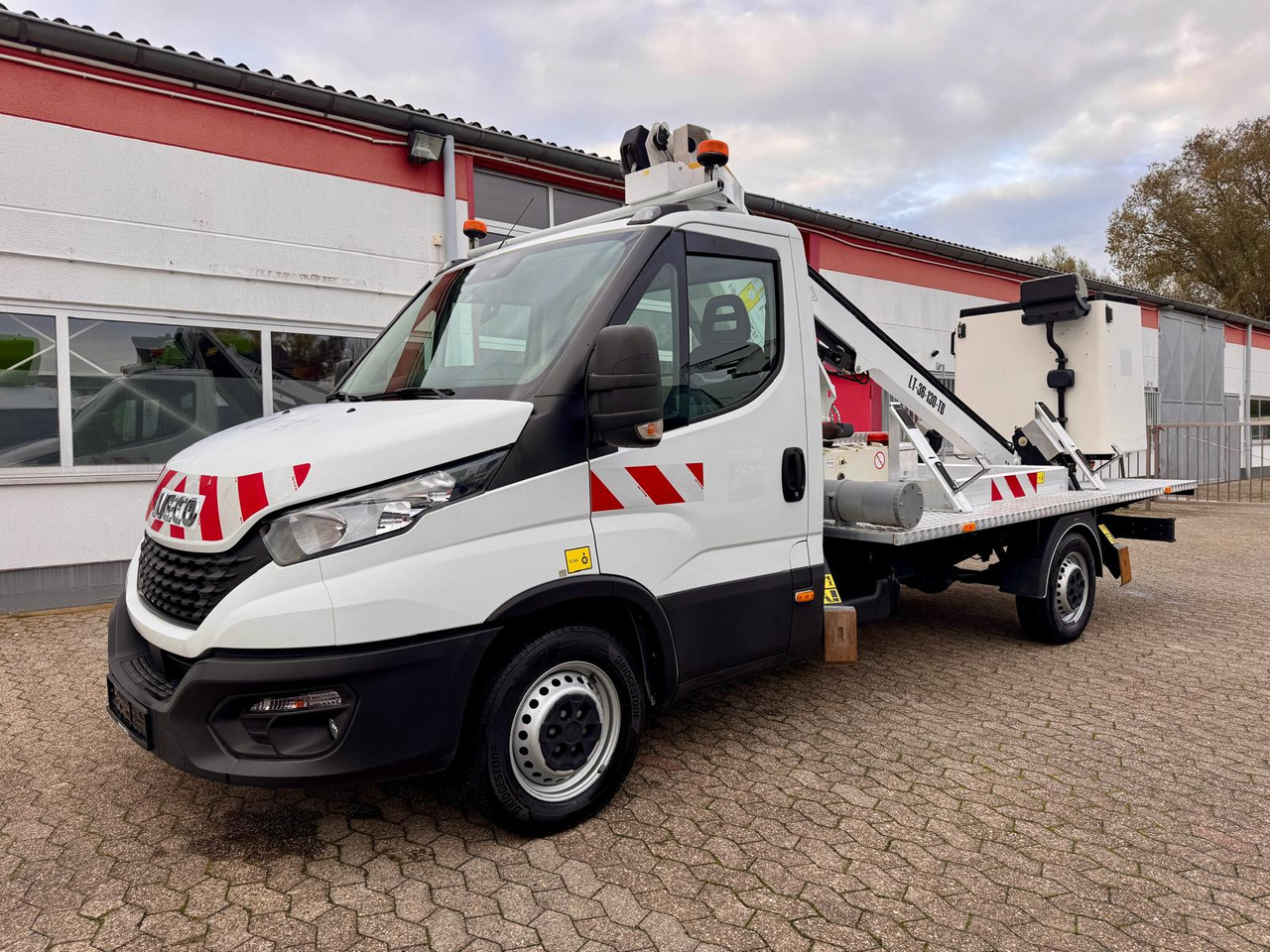 IVECO Daily 35S14 Arbeitsbühne Time France LT 36-130-TB EURO 6D - معدات الوصول: صورة 1 IVECO Daily 35S14 Arbeitsbühne Time France LT 36-130-TB EURO 6D - معدات الوصول: صورة 1