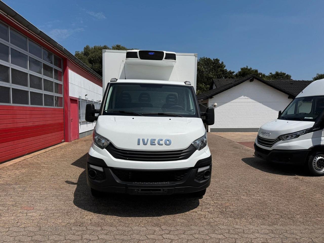 Iveco Daily 35C16 Tiefkühlkoffer Carrier Pulsor350 LWB - شاحنة مُبرّدة للتوصيل: صورة 2 Iveco Daily 35C16 Tiefkühlkoffer Carrier Pulsor350 LWB - شاحنة مُبرّدة للتوصيل: صورة 2