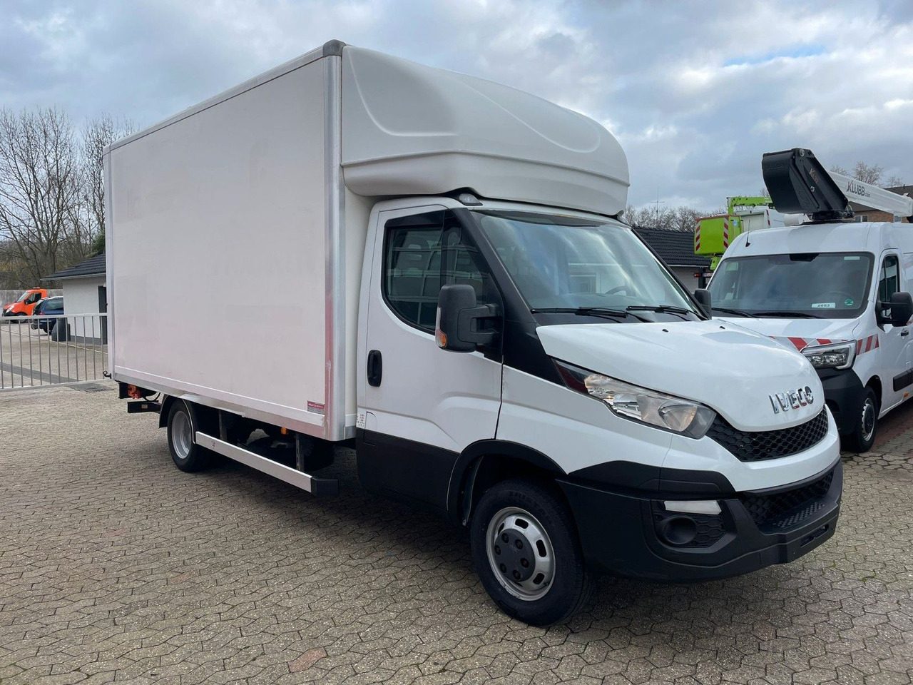 Iveco Daily Koffer 4.2m Ladebordwand Dhollandia Klima - شاحنة مغلقة الصندوق: صورة 3 Iveco Daily Koffer 4.2m Ladebordwand Dhollandia Klima - شاحنة مغلقة الصندوق: صورة 3