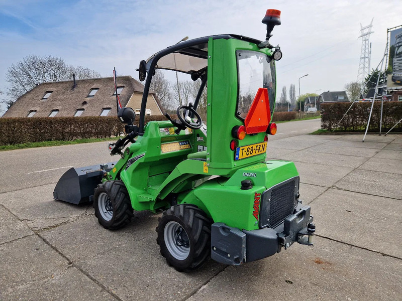 Avant M523 met 317 uur, in nieuwstaat!! - اللودر المجنزر صغير: صورة 4 Avant M523 met 317 uur, in nieuwstaat!! - اللودر المجنزر صغير: صورة 4