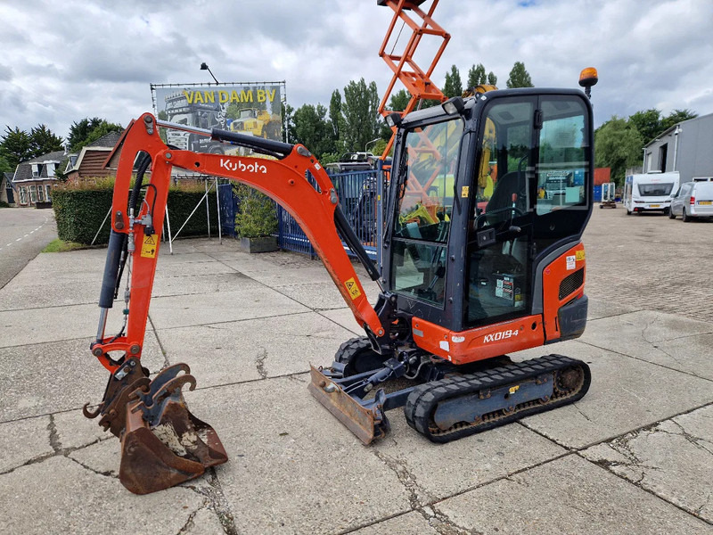 Kubota KX019-4 CW05 met 2 bakken - حفارة مُصَّغرة: صورة 1 Kubota KX019-4 CW05 met 2 bakken - حفارة مُصَّغرة: صورة 1