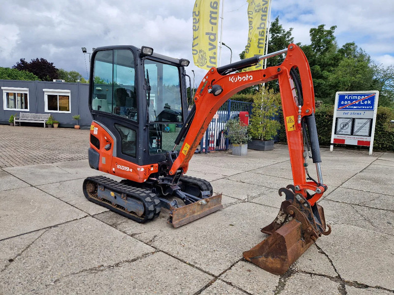 Kubota KX019-4 CW05 met 2 bakken - حفارة مُصَّغرة: صورة 2 Kubota KX019-4 CW05 met 2 bakken - حفارة مُصَّغرة: صورة 2