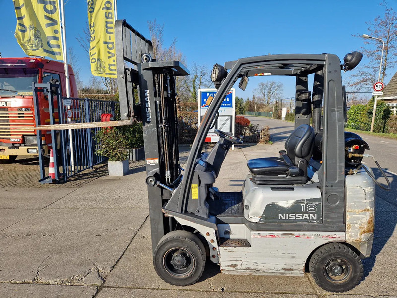Nissan 1.8 ton LPG met triplomast en sideshift - رافعة شوكية تعمل بالغاز: صورة 3 Nissan 1.8 ton LPG met triplomast en sideshift - رافعة شوكية تعمل بالغاز: صورة 3
