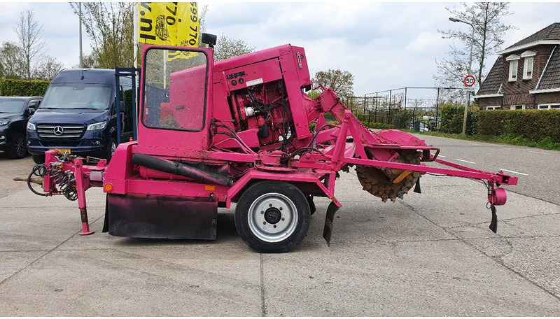 VERMEER SC1102 stobbenfrees/stronkenfrees op aanhanger - آلة طحن جذوع الأشجار: صورة 1 VERMEER SC1102 stobbenfrees/stronkenfrees op aanhanger - آلة طحن جذوع الأشجار: صورة 1