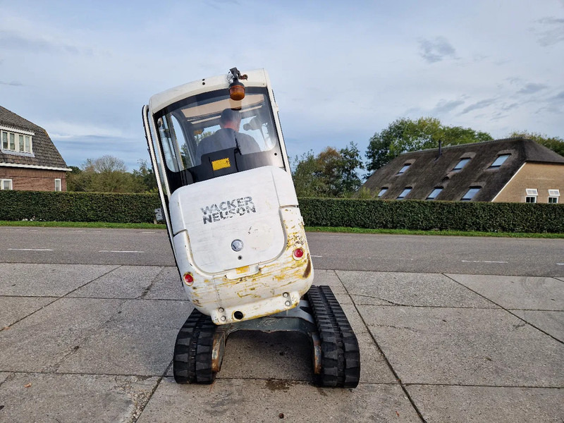 WACKER NEUSON 2404RD kan op een berghelling werken - حفارة مُصَّغرة: صورة 1 WACKER NEUSON 2404RD kan op een berghelling werken - حفارة مُصَّغرة: صورة 1