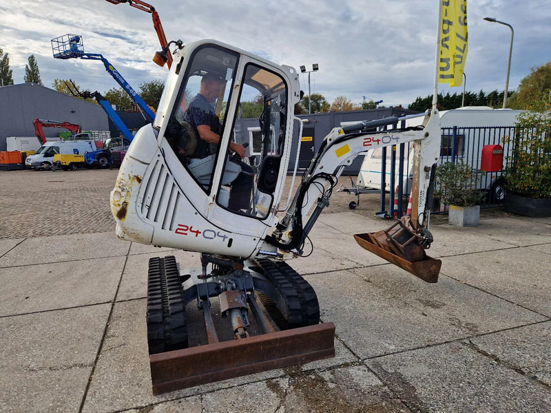 WACKER NEUSON 2404RD kan op een berghelling werken - حفارة مُصَّغرة: صورة 2 WACKER NEUSON 2404RD kan op een berghelling werken - حفارة مُصَّغرة: صورة 2