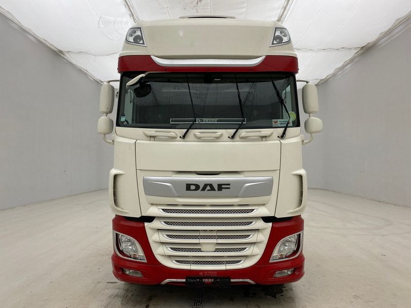 DAF XF105.530 Super Space Cab - وحدة جر: صورة 2 DAF XF105.530 Super Space Cab - وحدة جر: صورة 2