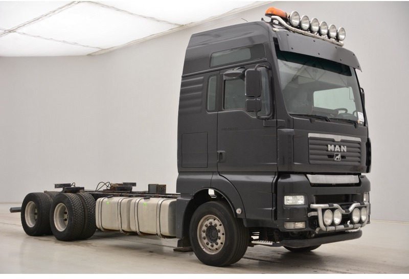 MAN TGA 28.530 - 6x2 - شاحنة هيكل كابينة: صورة 3 MAN TGA 28.530 - 6x2 - شاحنة هيكل كابينة: صورة 3