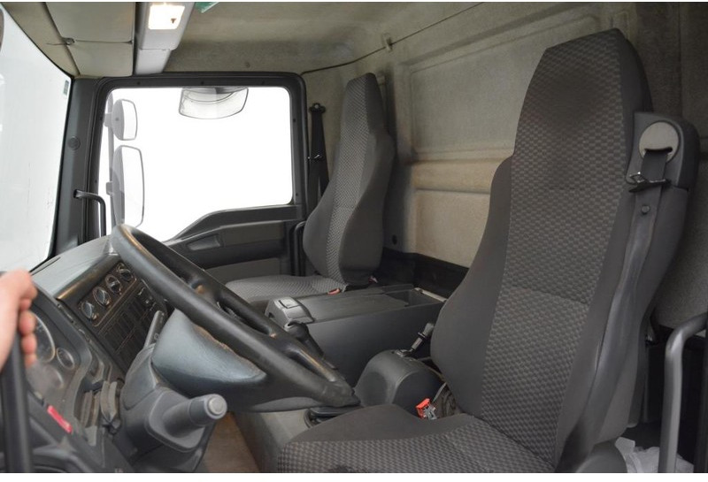 Interior photo 2: شاحنة مقفلة MAN TGL 8.180