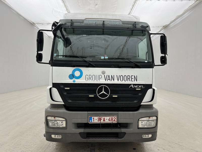 Mercedes-Benz Axor 1833 - شاحنة مقفلة: صورة 2 Mercedes-Benz Axor 1833 - شاحنة مقفلة: صورة 2