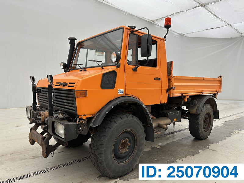 Mercedes-Benz Unimog U427 - شاحنة قلاب: صورة 1 Mercedes-Benz Unimog U427 - شاحنة قلاب: صورة 1
