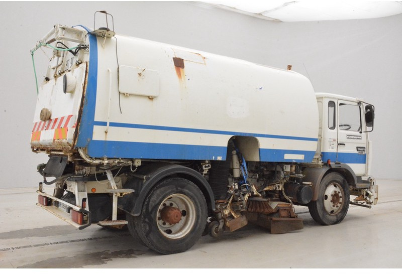 Renault Midliner S150 - RHD - سياره كنس شوارع: صورة 5 Renault Midliner S150 - RHD - سياره كنس شوارع: صورة 5