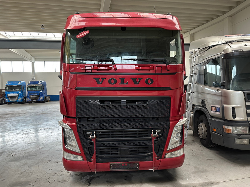 Volvo FH 500 "FIRE DAMAGE" - وحدة جر: صورة 2 Volvo FH 500 "FIRE DAMAGE" - وحدة جر: صورة 2