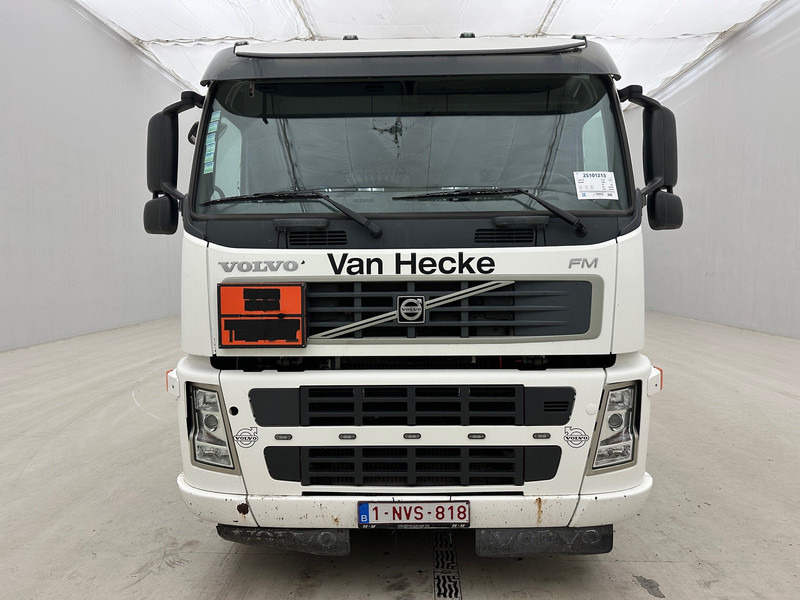 Volvo FM 300 - 6x2 - شاحنة صهريج: صورة 2 Volvo FM 300 - 6x2 - شاحنة صهريج: صورة 2