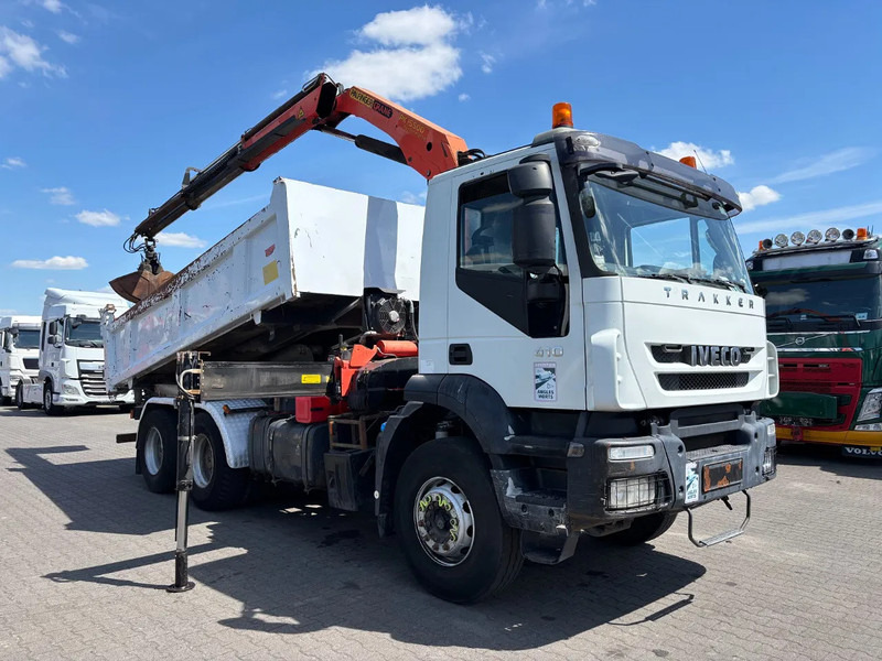 Iveco Trakker 410 6X4 Manual Gearbox 2 Way Tipper + Palfinger PK15500 - شاحنة قلاب, شاحنة كرين: صورة 2 Iveco Trakker 410 6X4 Manual Gearbox 2 Way Tipper + Palfinger PK15500 - شاحنة قلاب, شاحنة كرين: صورة 2