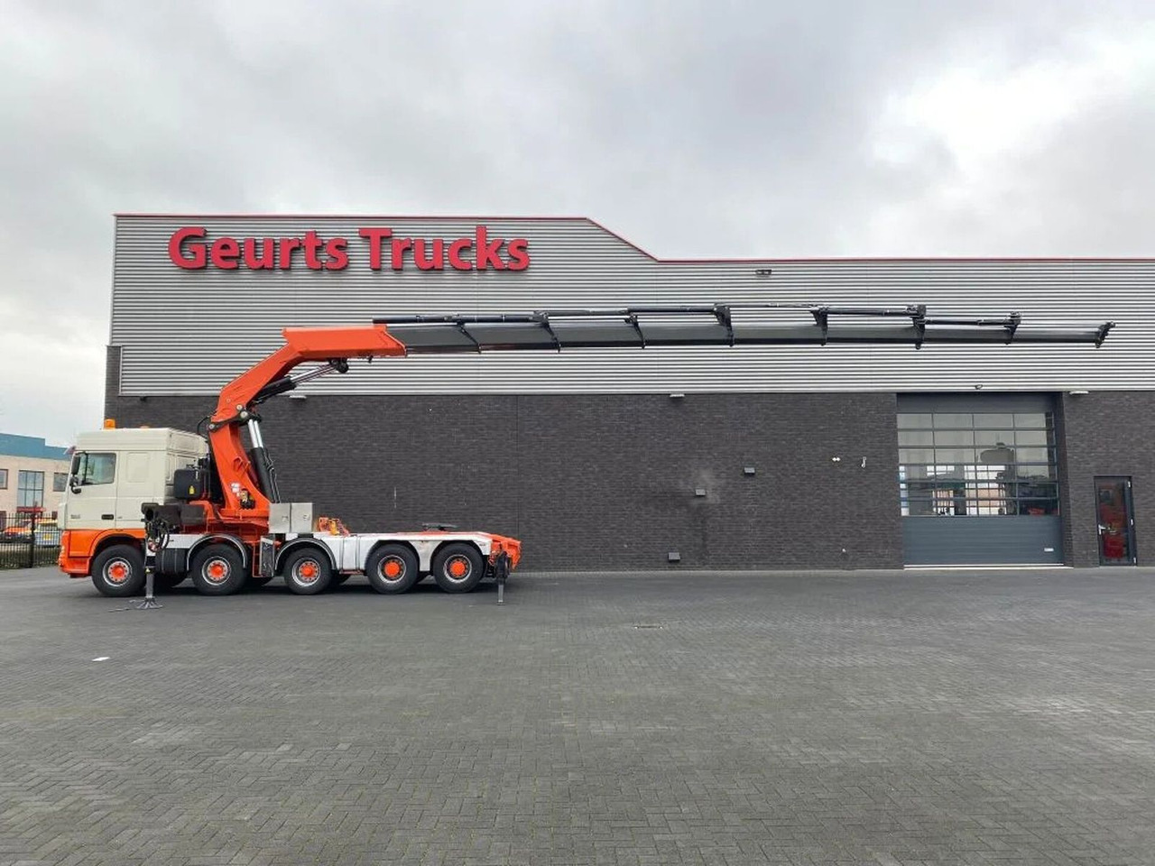 DAF XF 105 10X4 + FASSI F1500AXP.28 KRAAN/KRAN/CRANE - شاحنة كرين: صورة 1 DAF XF 105 10X4 + FASSI F1500AXP.28 KRAAN/KRAN/CRANE - شاحنة كرين: صورة 1