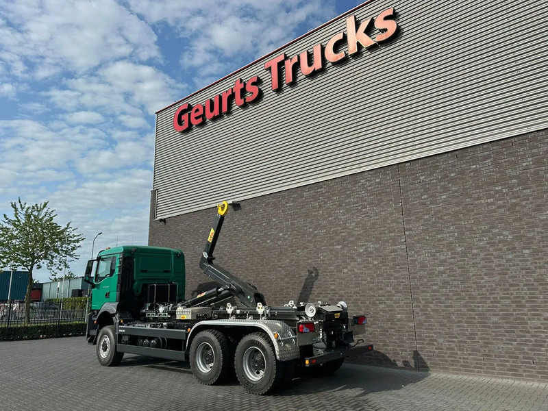 MAN TGS 33.480 6X6 HYVA LIFT 26-55-S HAAKARM / ABROLLKIPPER/ HOOKLIFT (NIEUWE/ NEU/ NEW) - شاحنة ذات خطاف: صورة 3 MAN TGS 33.480 6X6 HYVA LIFT 26-55-S HAAKARM / ABROLLKIPPER/ HOOKLIFT (NIEUWE/ NEU/ NEW) - شاحنة ذات خطاف: صورة 3