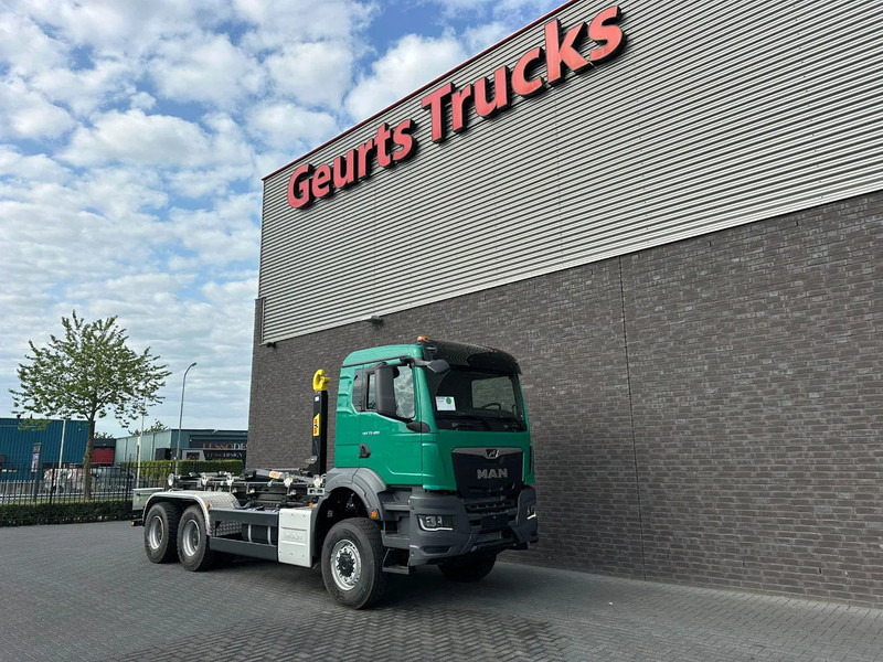 MAN TGS 33.480 6X6 HYVA LIFT 26-55-S HAAKARM / ABROLLKIPPER/ HOOKLIFT (NIEUWE/ NEU/ NEW) - شاحنة ذات خطاف: صورة 5 MAN TGS 33.480 6X6 HYVA LIFT 26-55-S HAAKARM / ABROLLKIPPER/ HOOKLIFT (NIEUWE/ NEU/ NEW) - شاحنة ذات خطاف: صورة 5
