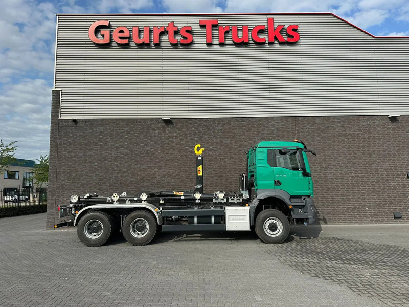 MAN TGS 33.480 6X6 HYVA LIFT 26-55-S HAAKARM / ABROLLKIPPER/ HOOKLIFT (NIEUWE/ NEU/ NEW) - شاحنة ذات خطاف: صورة 4 MAN TGS 33.480 6X6 HYVA LIFT 26-55-S HAAKARM / ABROLLKIPPER/ HOOKLIFT (NIEUWE/ NEU/ NEW) - شاحنة ذات خطاف: صورة 4