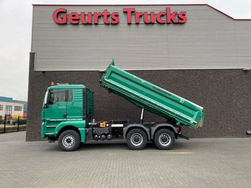 MAN TGX 26.560 6X4 BB + 3 ZIJDIGE KIPPER/TIPPER BORD MATIC - شاحنة قلاب: صورة 1 MAN TGX 26.560 6X4 BB + 3 ZIJDIGE KIPPER/TIPPER BORD MATIC - شاحنة قلاب: صورة 1