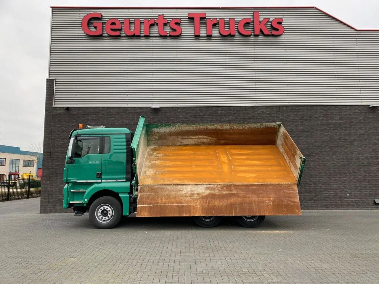 MAN TGX 26.560 6X4 BB + 3 ZIJDIGE KIPPER/TIPPER BORD - شاحنة قلاب: صورة 2 MAN TGX 26.560 6X4 BB + 3 ZIJDIGE KIPPER/TIPPER BORD - شاحنة قلاب: صورة 2
