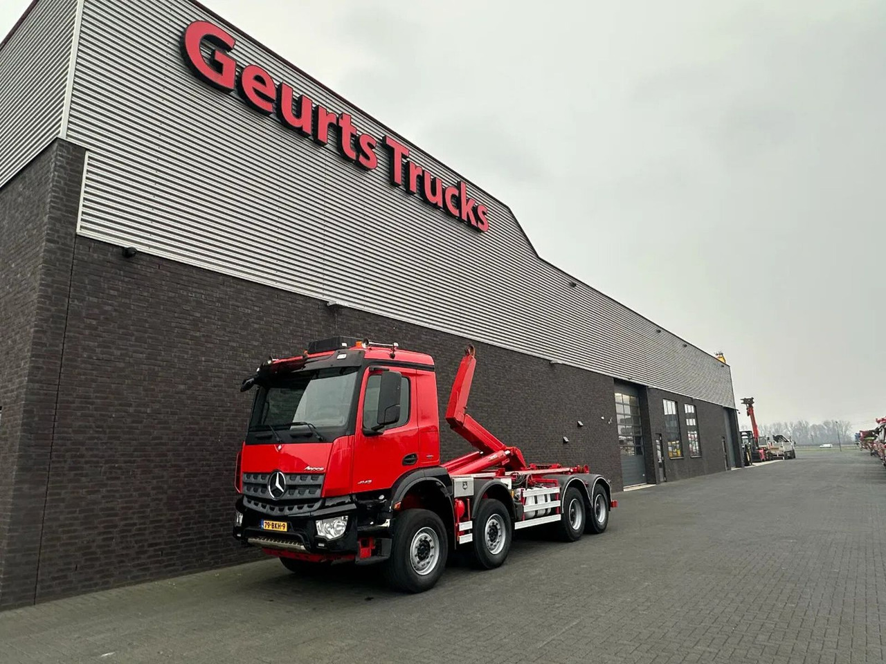 Mercedes-Benz Arocs 8X4 VDL S-30-6600 HAAKARMSYSTEEM/ABROLLKIP - شاحنة ذات خطاف: صورة 2 Mercedes-Benz Arocs 8X4 VDL S-30-6600 HAAKARMSYSTEEM/ABROLLKIP - شاحنة ذات خطاف: صورة 2