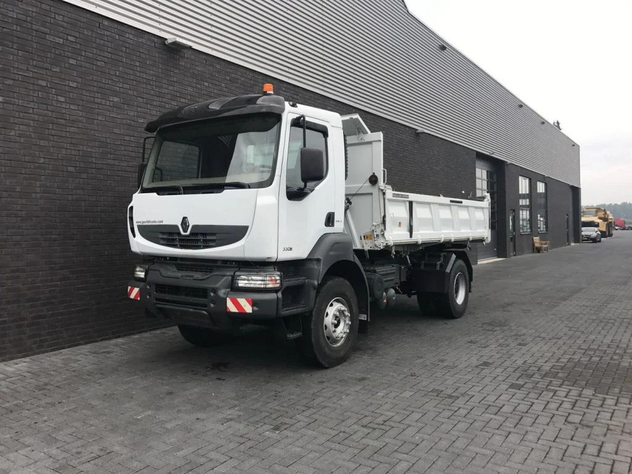 Renault Kerax 330 DXI 4X2 KIPPER/TIPPER ONLY 27.000 KM ! - شاحنة قلاب: صورة 2 Renault Kerax 330 DXI 4X2 KIPPER/TIPPER ONLY 27.000 KM ! - شاحنة قلاب: صورة 2