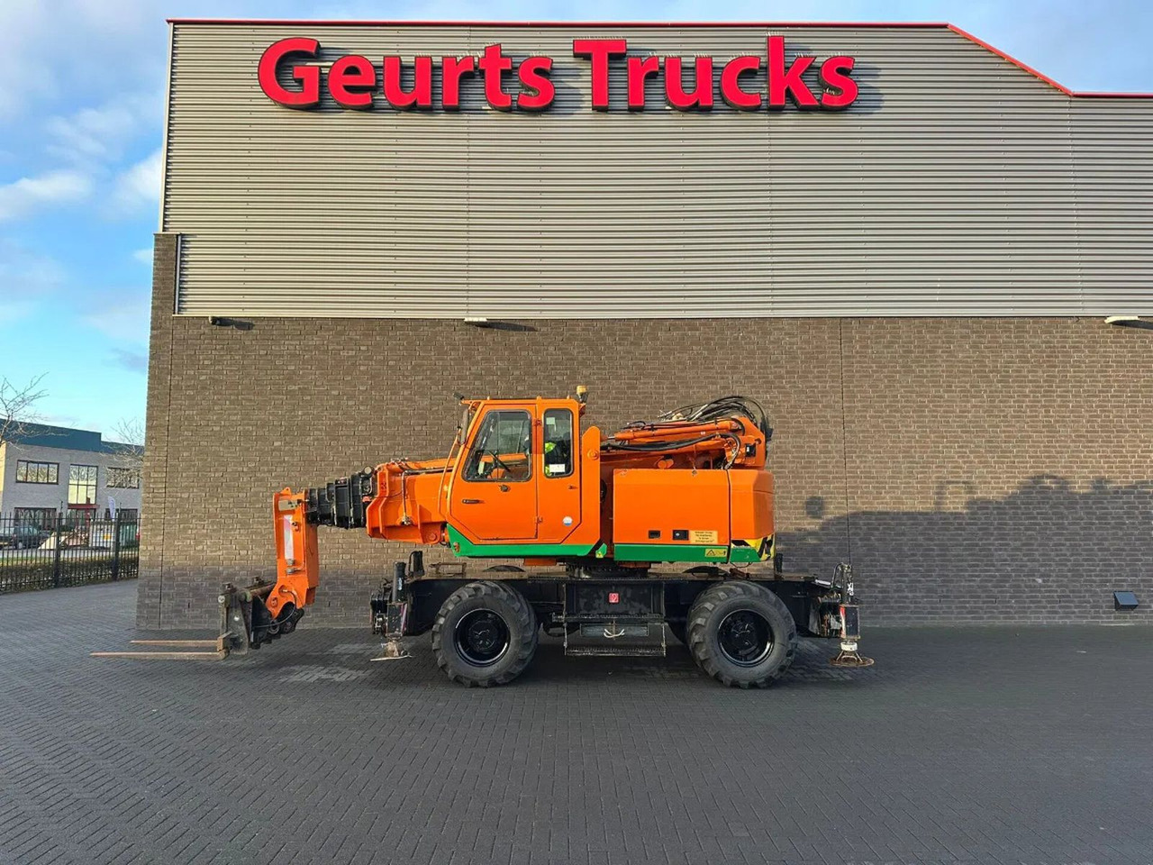 Sennebogen 608 MULTICRANE/ROUGH TERRAIN CRANE + JIB - رافعة الطرق الوعرة: صورة 4 Sennebogen 608 MULTICRANE/ROUGH TERRAIN CRANE + JIB - رافعة الطرق الوعرة: صورة 4