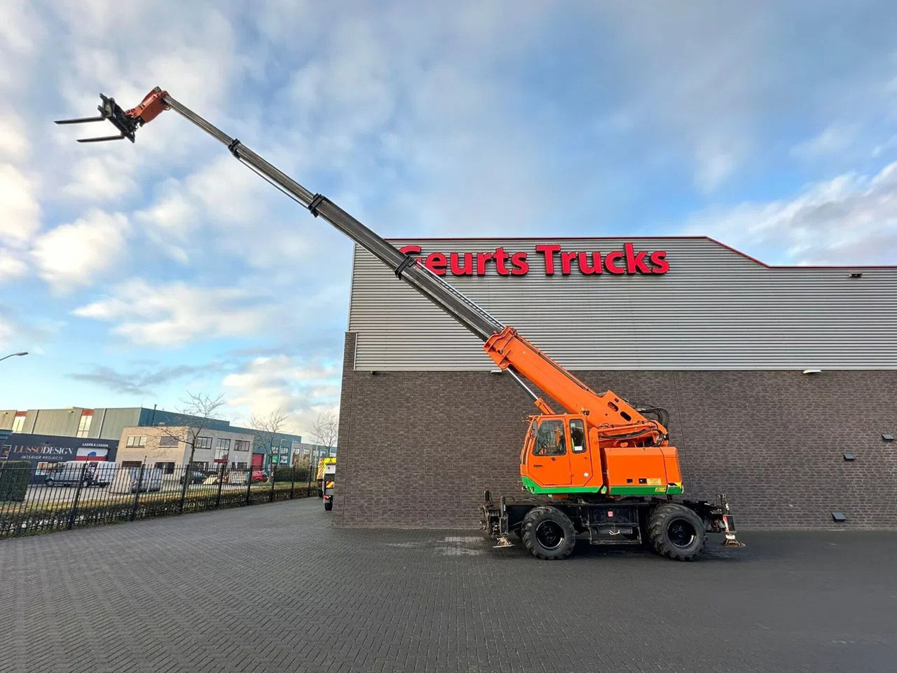 Sennebogen 608 MULTICRANE/ROUGH TERRAIN CRANE + JIB - رافعة الطرق الوعرة: صورة 1 Sennebogen 608 MULTICRANE/ROUGH TERRAIN CRANE + JIB - رافعة الطرق الوعرة: صورة 1