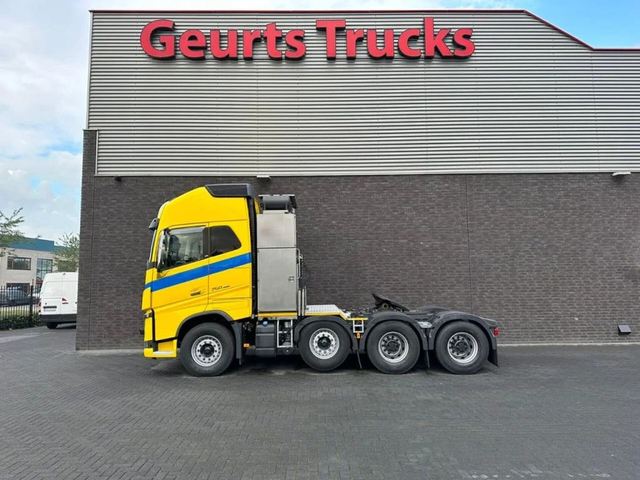 Volvo FH 16.750 8X4 HEAVY DUTY TRACTOR/SZM/TREKKER - وحدة جر: صورة 1 Volvo FH 16.750 8X4 HEAVY DUTY TRACTOR/SZM/TREKKER - وحدة جر: صورة 1