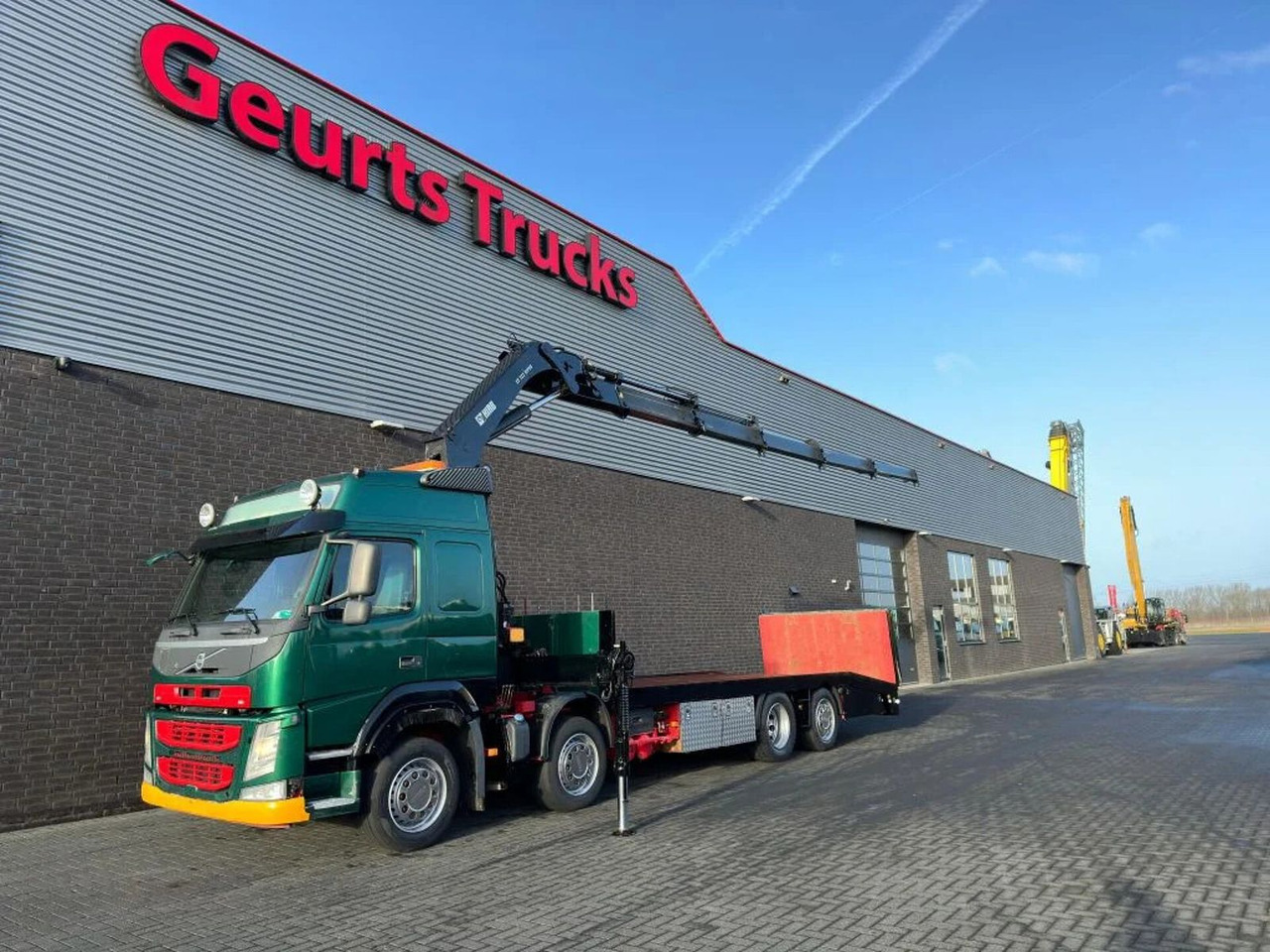 Volvo FM 500 8X2 OPRIJWAGEN/MACHINE TRANSPORTER + HIAB - شاحنة كرين: صورة 2 Volvo FM 500 8X2 OPRIJWAGEN/MACHINE TRANSPORTER + HIAB - شاحنة كرين: صورة 2