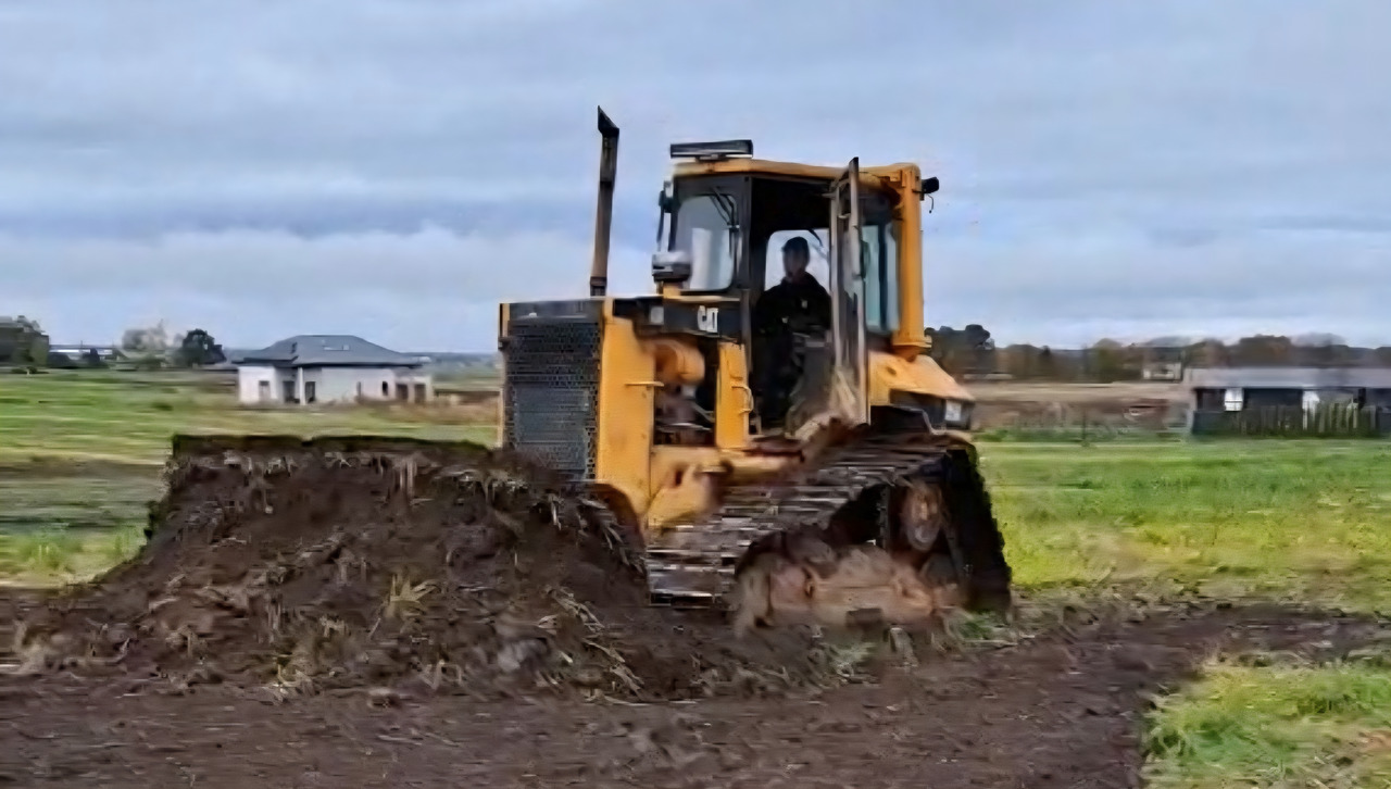 CATERPILLAR D5 M - جرافة: صورة 1 CATERPILLAR D5 M - جرافة: صورة 1