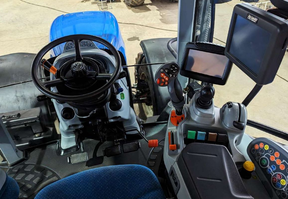 NEW HOLLAND T7.260 - جرار: صورة 3 NEW HOLLAND T7.260 - جرار: صورة 3