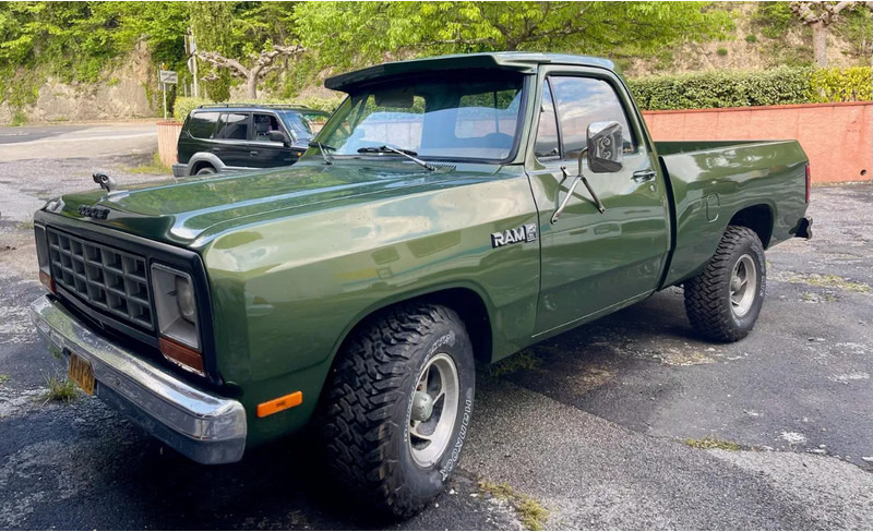 Dodge Ram 150 Custom V8 Benzine - شاحنة البيك أب: صورة 1 Dodge Ram 150 Custom V8 Benzine - شاحنة البيك أب: صورة 1