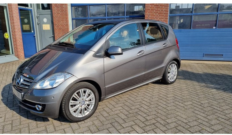 Mercedes-Benz A-Klasse A160 Automaat Elegance.airco.trekhaak. - هاتشباك: صورة 1 Mercedes-Benz A-Klasse A160 Automaat Elegance.airco.trekhaak. - هاتشباك: صورة 1