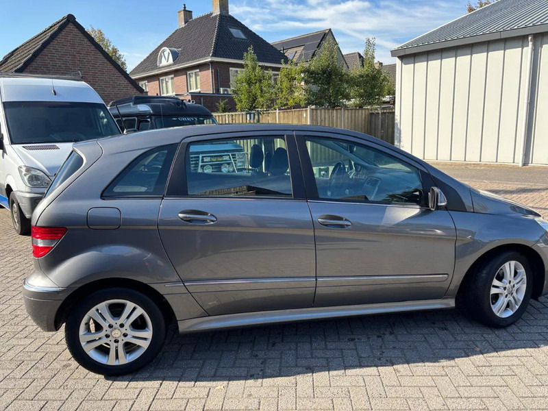 Mercedes-Benz B-Klasse B 180 Automaat Trekhaak - سيارة: صورة 2 Mercedes-Benz B-Klasse B 180 Automaat Trekhaak - سيارة: صورة 2