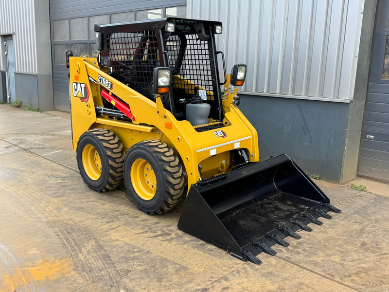 Caterpillar 216B3 - تركس: صورة 5 Caterpillar 216B3 - تركس: صورة 5