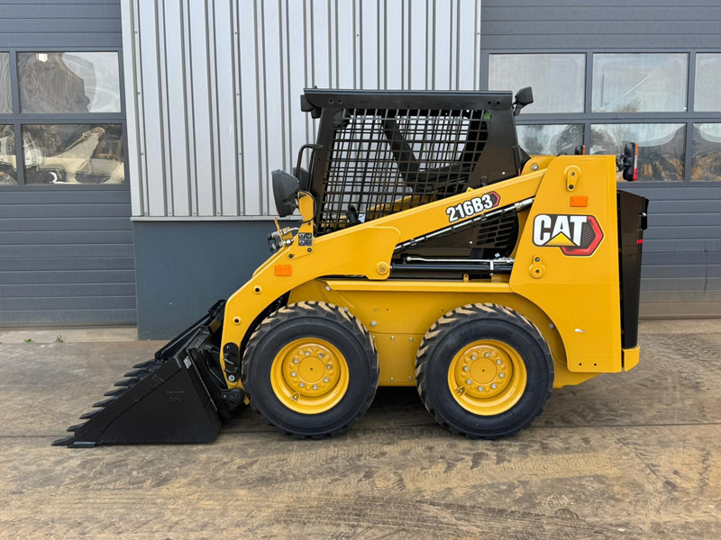 Caterpillar 216B3 - تركس: صورة 1 Caterpillar 216B3 - تركس: صورة 1