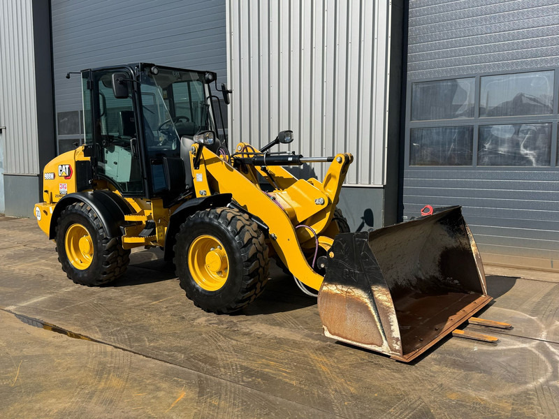 اللودر بعجل Caterpillar 908M: صورة 8