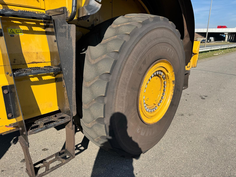 اللودر بعجل Caterpillar 980M: صورة 12