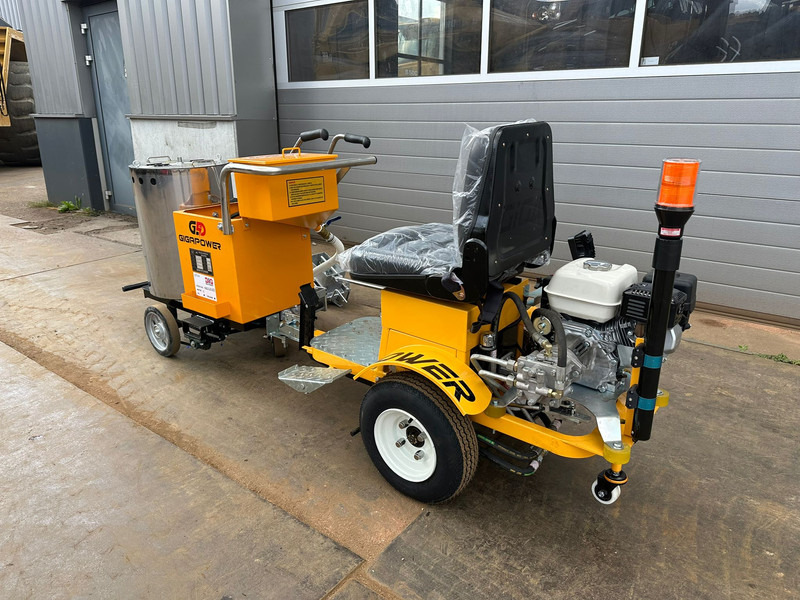 Giga power 860 Road Marking Machine - آلة أسفلت: صورة 2 Giga power 860 Road Marking Machine - آلة أسفلت: صورة 2
