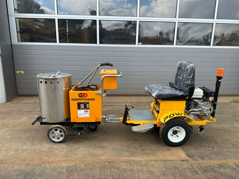 Giga power 860 Road Marking Machine - آلة أسفلت: صورة 1 Giga power 860 Road Marking Machine - آلة أسفلت: صورة 1