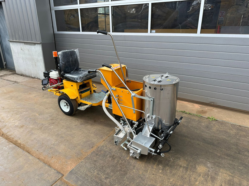 Giga power 860 Road Marking Machine - آلة أسفلت: صورة 5 Giga power 860 Road Marking Machine - آلة أسفلت: صورة 5