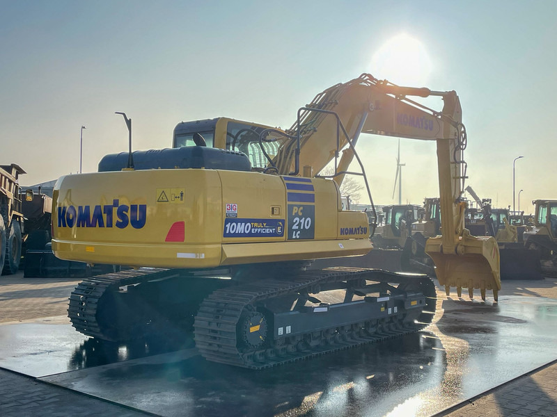 Komatsu PC210LC-10MO - حفار زحاف: صورة 5 Komatsu PC210LC-10MO - حفار زحاف: صورة 5
