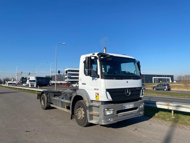 MERCEDESBENZ AXOR 1829 4x2 chassis cab - شاحنة هيكل كابينة: صورة 2 MERCEDESBENZ AXOR 1829 4x2 chassis cab - شاحنة هيكل كابينة: صورة 2