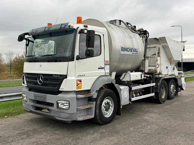 MERCEDESBENZ Axor 2533 6x2x4 Rincheval Bitumensprayer / chip spreader - شاحنة: صورة 1 MERCEDESBENZ Axor 2533 6x2x4 Rincheval Bitumensprayer / chip spreader - شاحنة: صورة 1