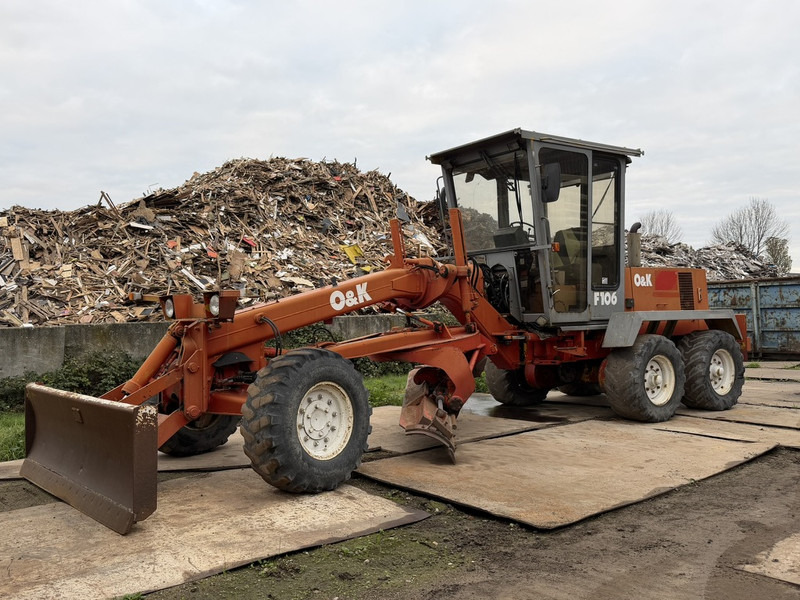 O & K F106A Motor Grader 6x6 - ممهدة: صورة 1 O & K F106A Motor Grader 6x6 - ممهدة: صورة 1