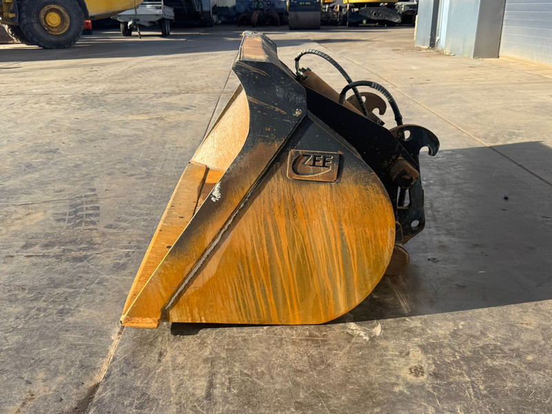 ZFE Side-Tilting bucket for CAT 908 SW - بكت: صورة 2 ZFE Side-Tilting bucket for CAT 908 SW - بكت: صورة 2